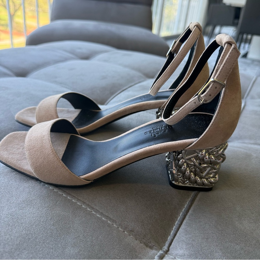 HERMES Creme Color Block Heel Sandals, new and never used - Picture 5 of 12